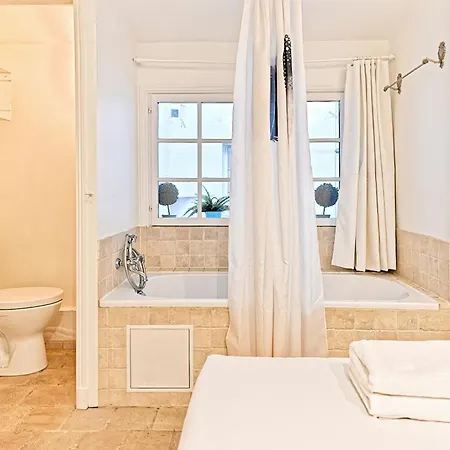 Maison Rare Avec Terrasse Et 2 - Marais *