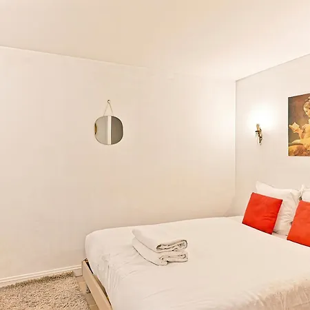Maison Rare Avec Terrasse Et 2 - Marais * Parigi