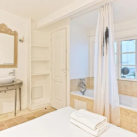 Appartamento Maison Rare Avec Terrasse Et 2 - Marais Parigi