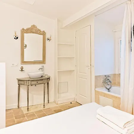 Appartement Maison Rare Avec Terrasse Et 2 - Marais *