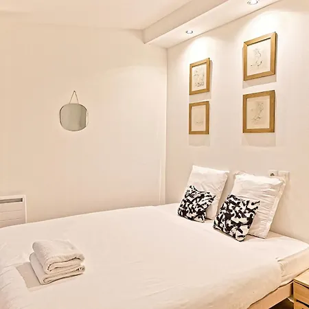 Maison Rare Avec Terrasse Et 2 - Marais * Parigi